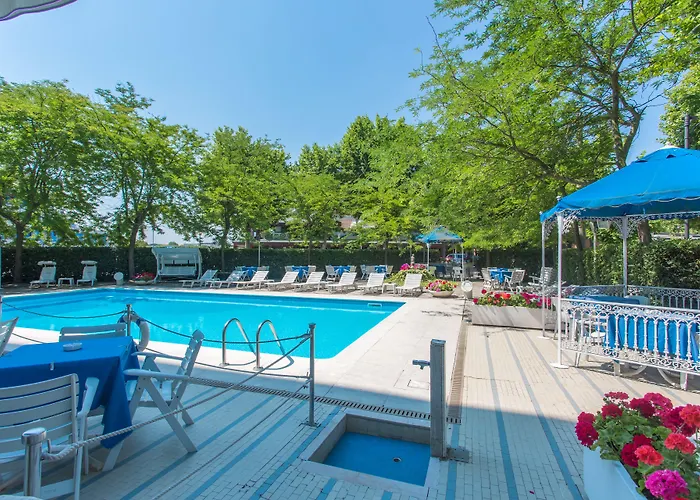 Gioiello فندق تْشيزيناتيكو